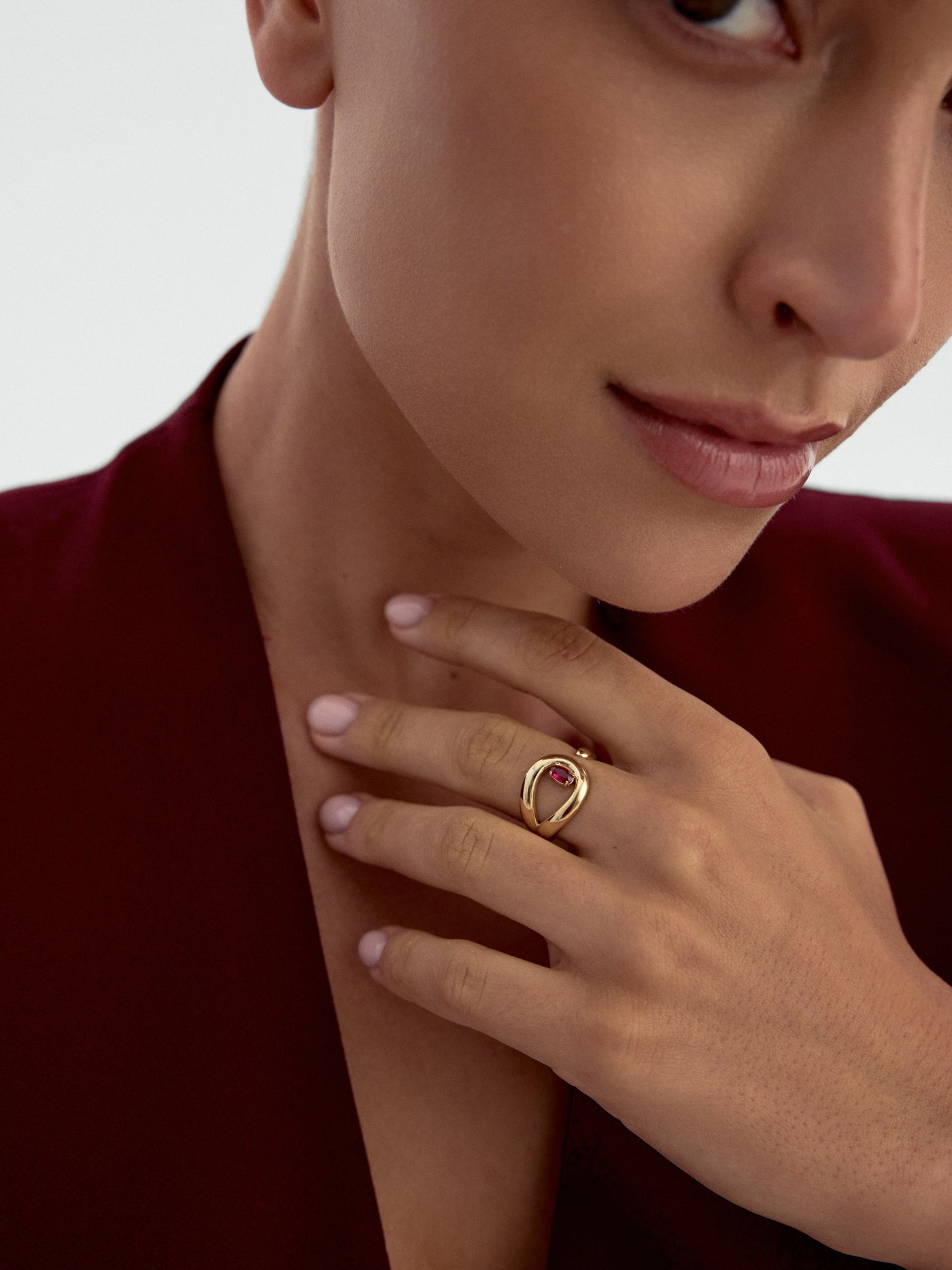 Oval Garnet Taşlı Modern 14K Altın Yüzük - Elef Kuyumculuk