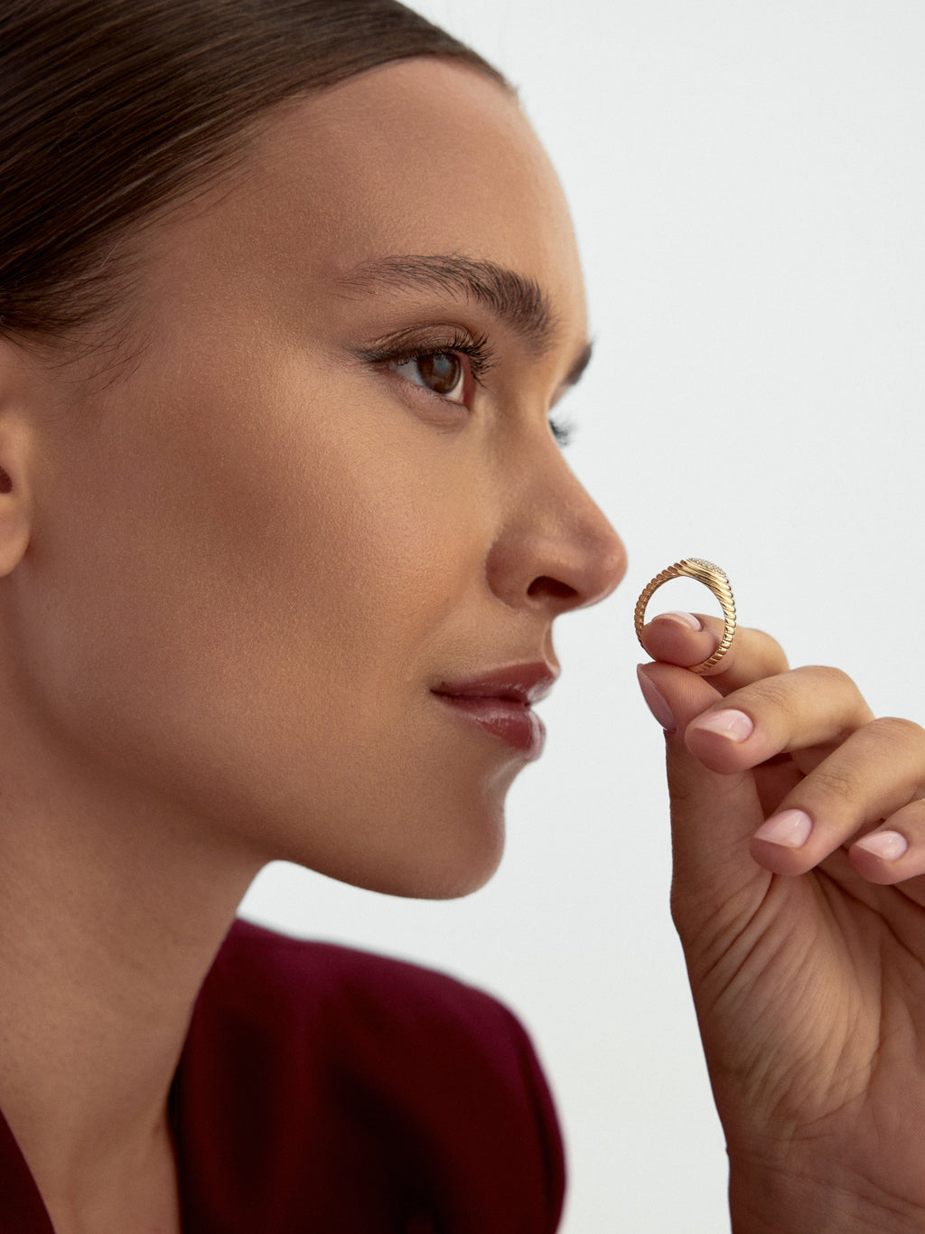 Modern Oval Formlu Pırlanta Görünümlü 14K Altın Yüzük - Elef Kuyumculuk