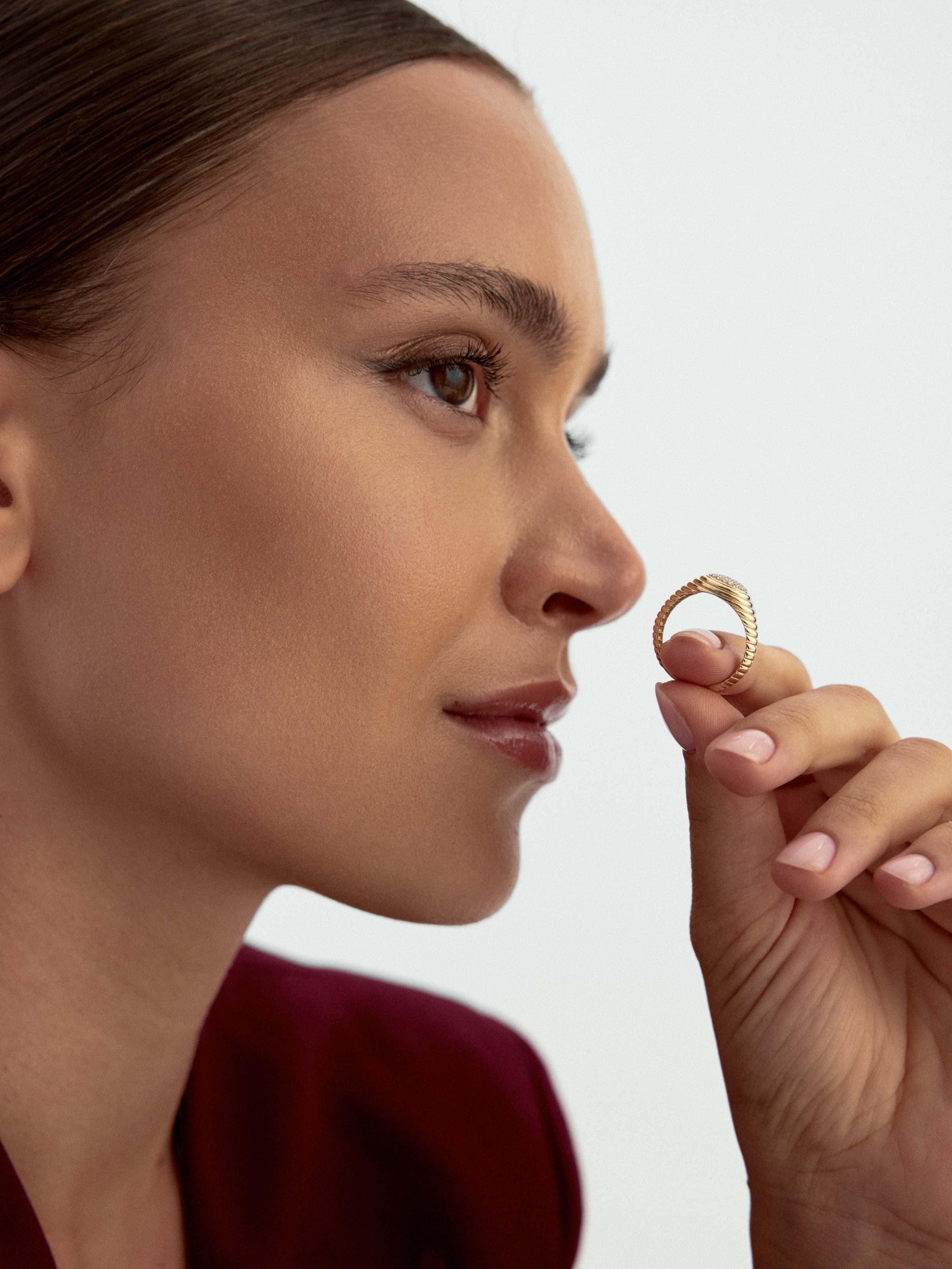 Modern Oval Formlu Pırlanta Görünümlü 14K Altın Yüzük - Elef Kuyumculuk
