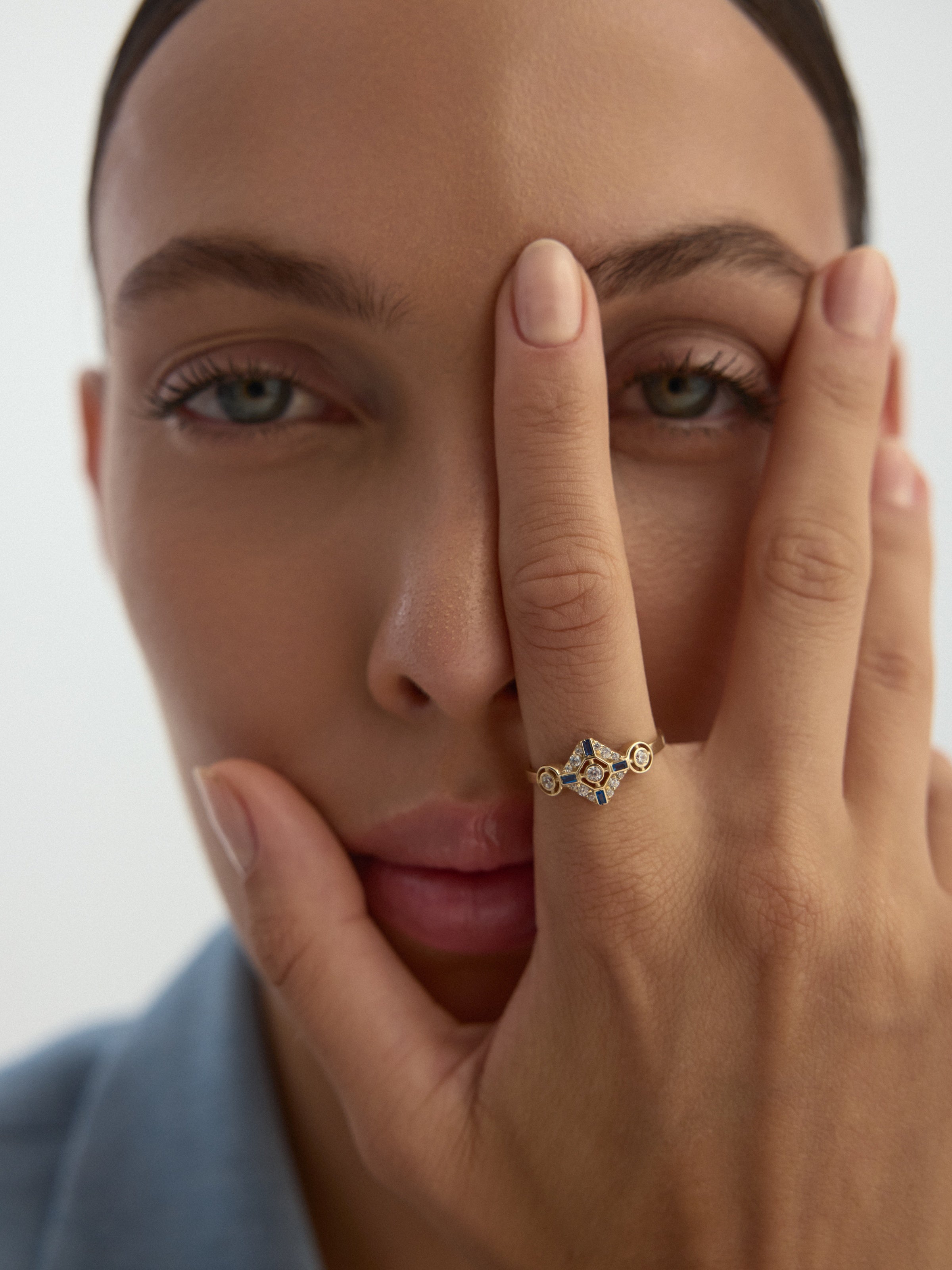 Safir Rengi Baget ve Yuvarlak Taşlı Geometrik 14K Altın Yüzük - Elef Kuyumculuk