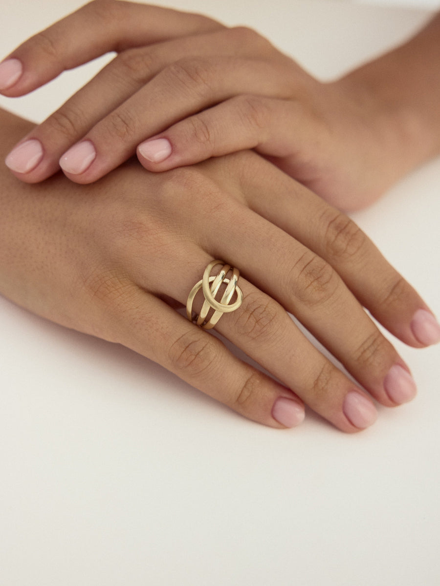 Sarmal Formlu Modern 14K Altın Yüzük
