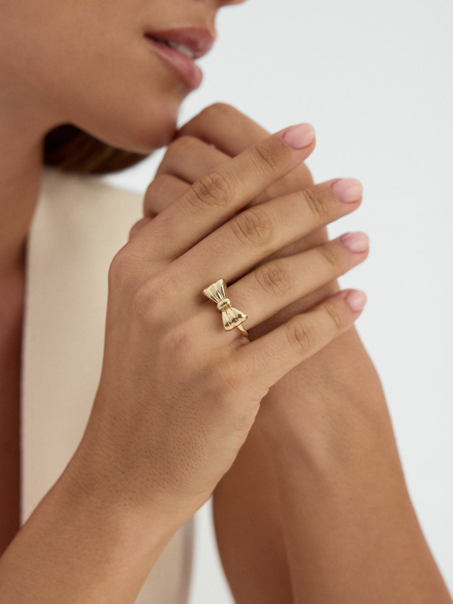 Fiyonk Formlu Modern 14K Altın Yüzük