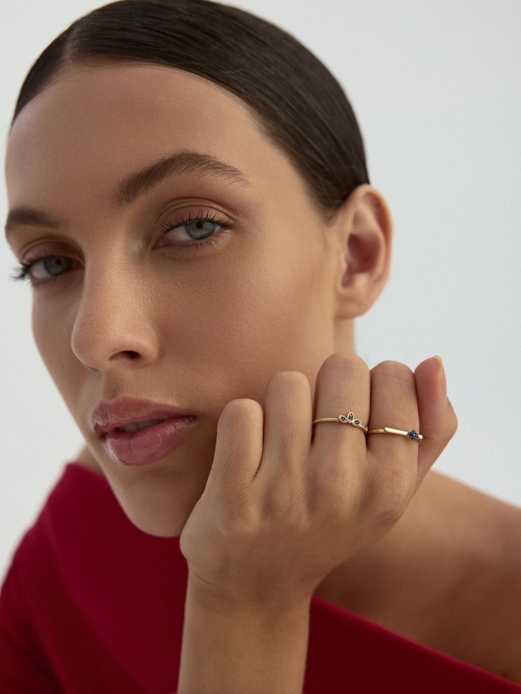 Geometrik Çubuk ve Safir Rengi Taşlı Minimal 14K Altın Yüzük - Elef Kuyumculuk