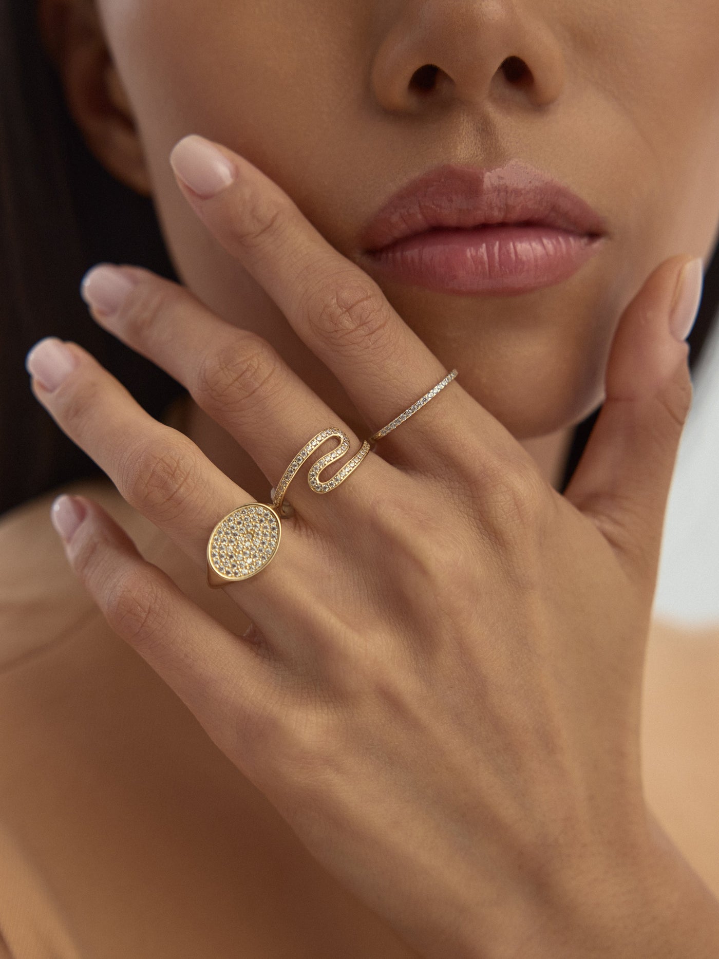 Oval Baget Taşlı Modern 14K Altın Yüzük - Elef Kuyumculuk