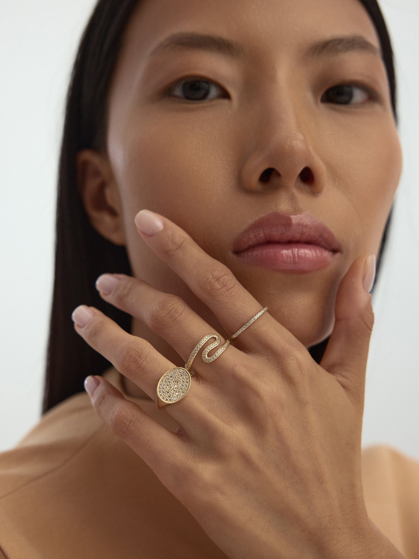 Oval Baget Taşlı Modern 14K Altın Yüzük - Elef Kuyumculuk