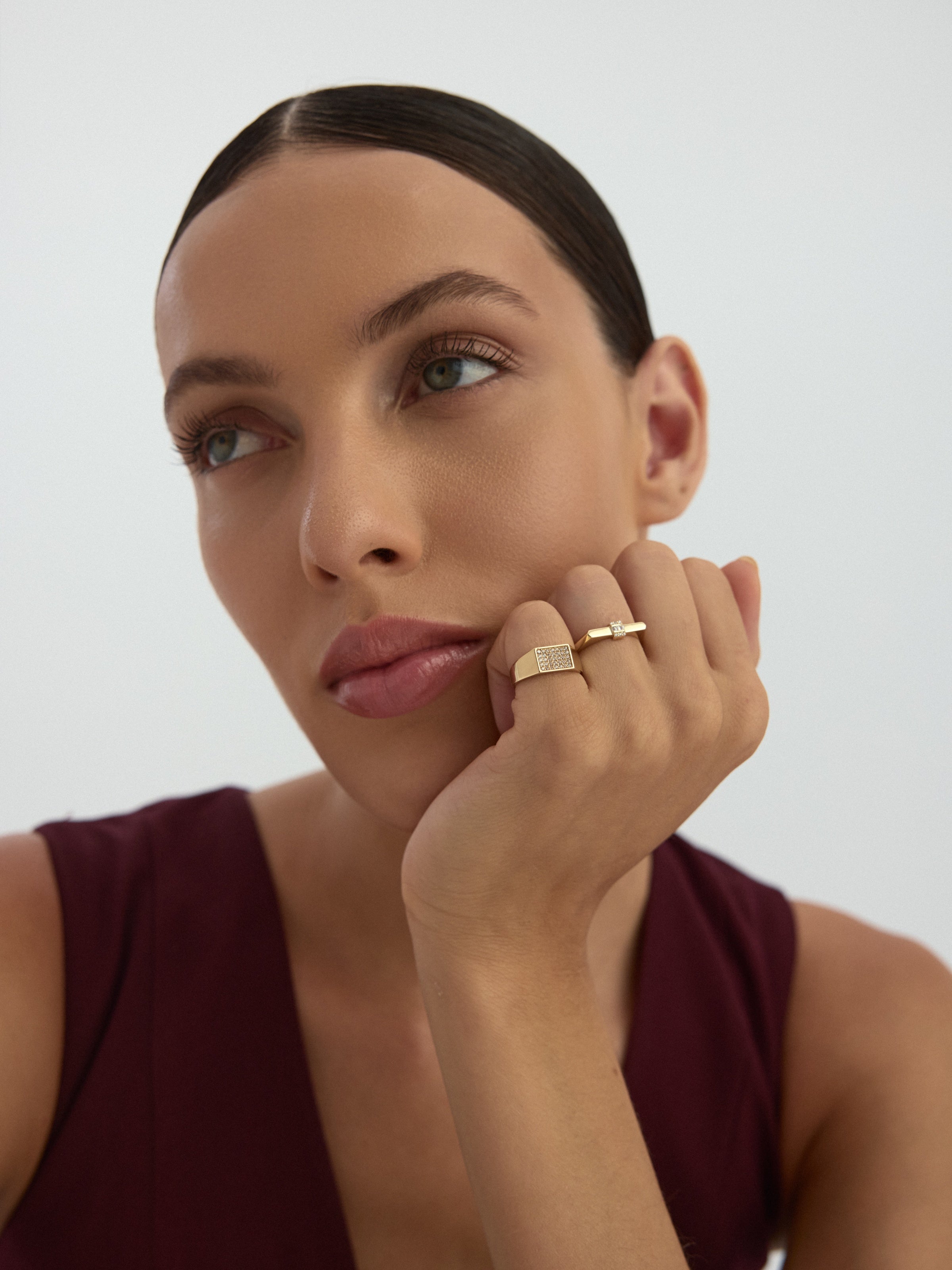 Baget ve Yuvarlak Taşlı Modern 14K Altın Yüzük - Elef Kuyumculuk