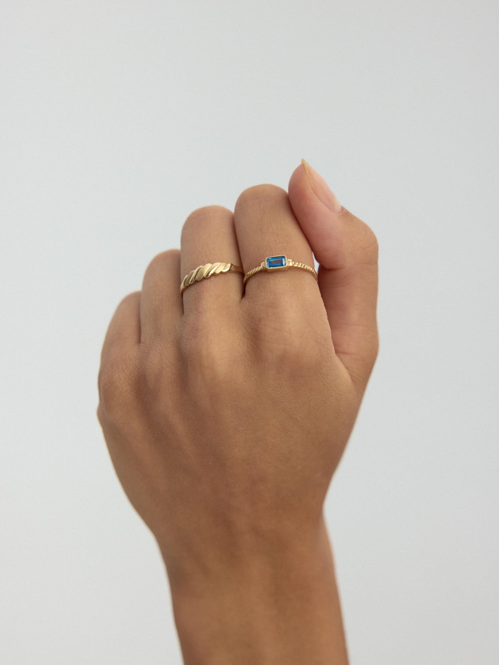 Baget Safir Rengi Taşlı Modern 14K Altın Yüzük - Elef Kuyumculuk