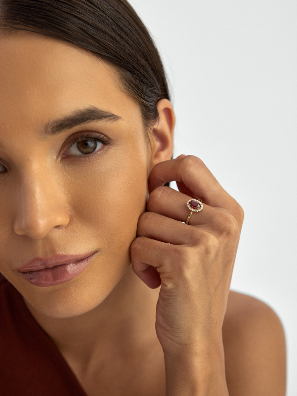 Oval Garnet Taşlı Halo 14K Altın Yüzük - Elef Kuyumculuk