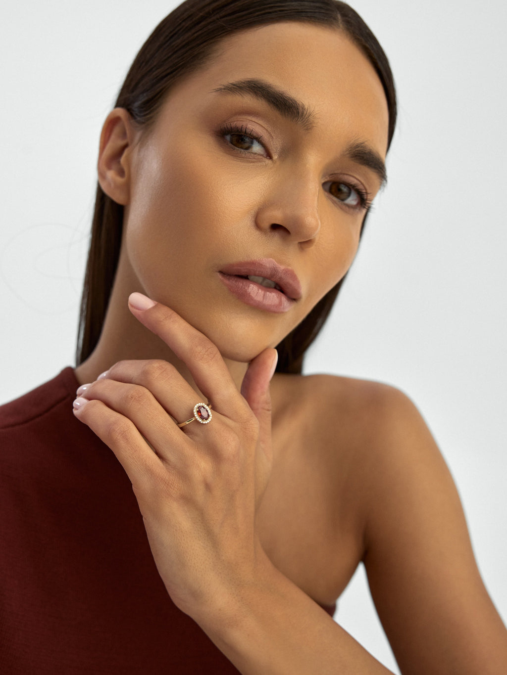 Oval Garnet Taşlı Halo 14K Altın Yüzük - Elef Kuyumculuk