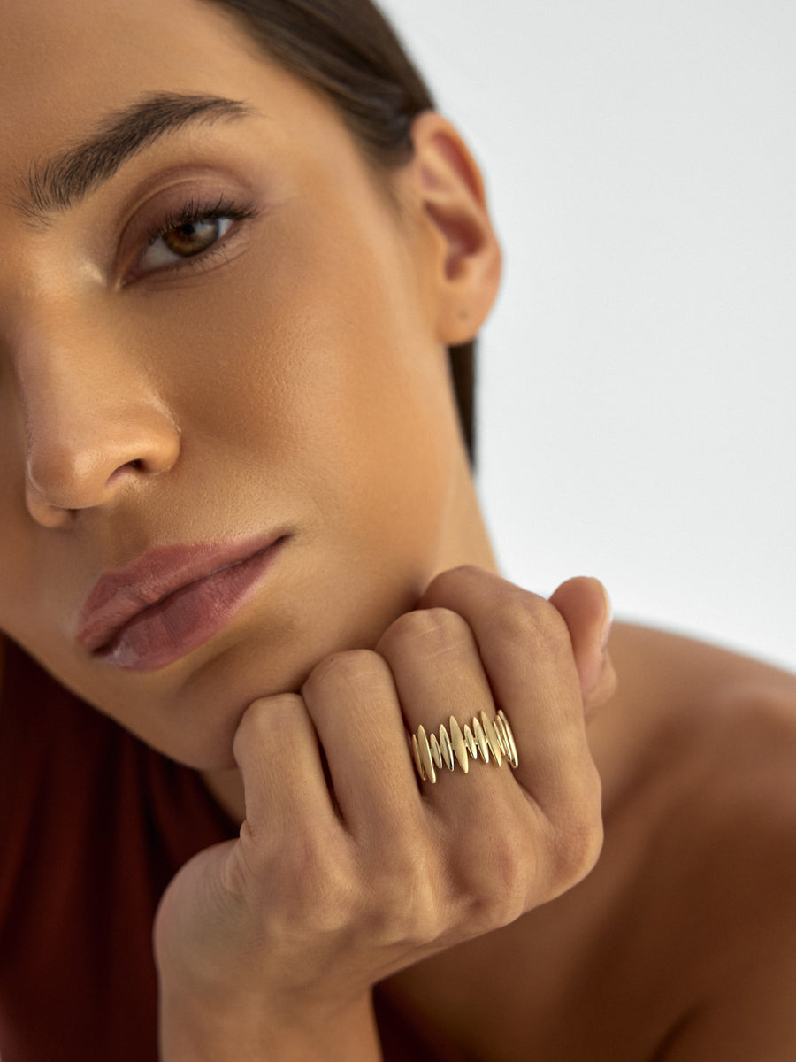 Oval Dizilimli Modern 14K Altın Yüzük