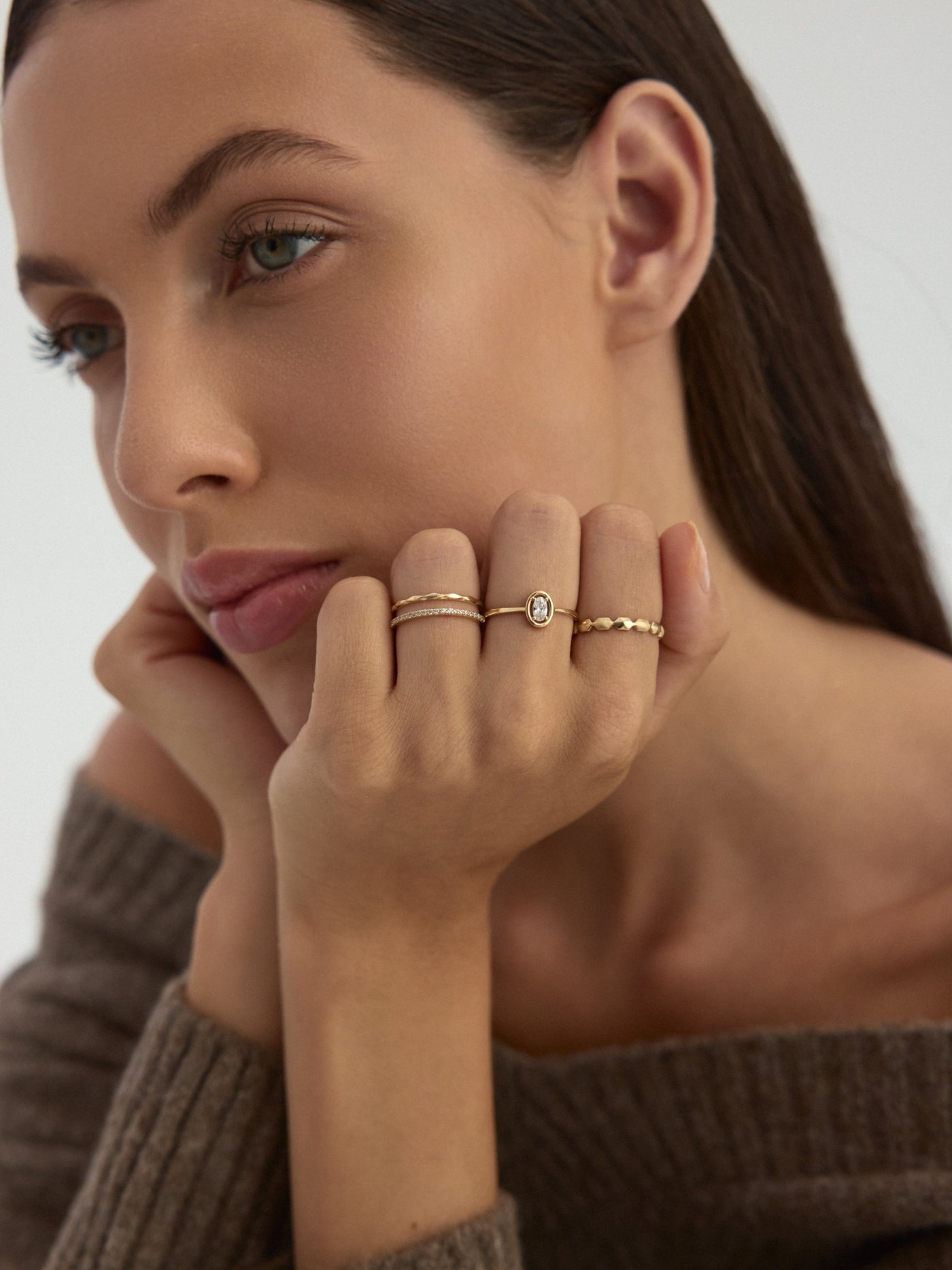 Oval Kesim Taşlı Minimal 14K Altın Yüzük - Elef Kuyumculuk
