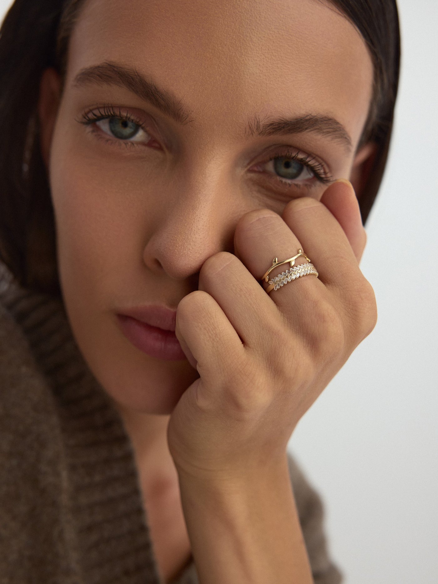 Çapraz Baget Taşlı Modern 14K Altın Yüzük - Elef Kuyumculuk