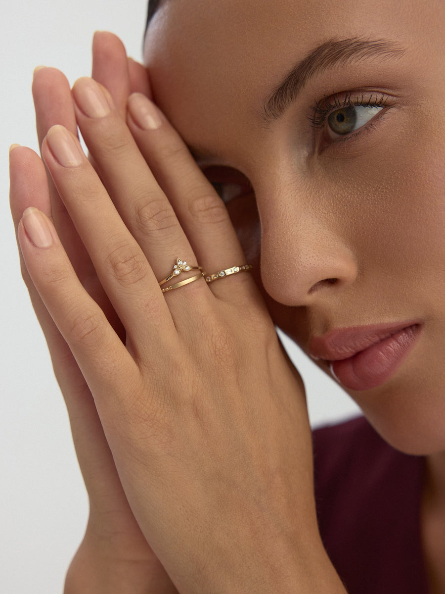Baget ve Yuvarlak Taşlı Modern 14K Altın Yüzük