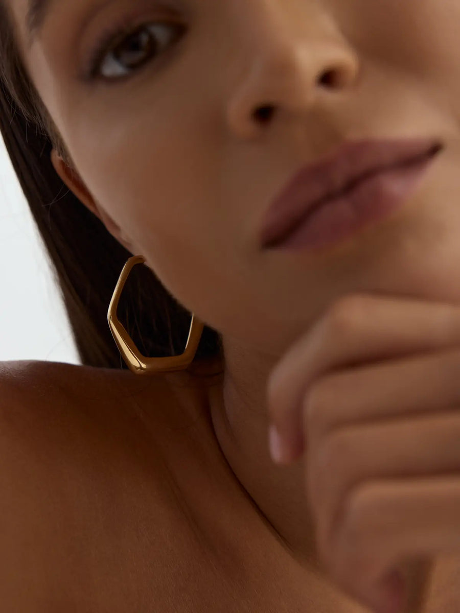 Altıgen Formlu 14K Altın Küpe