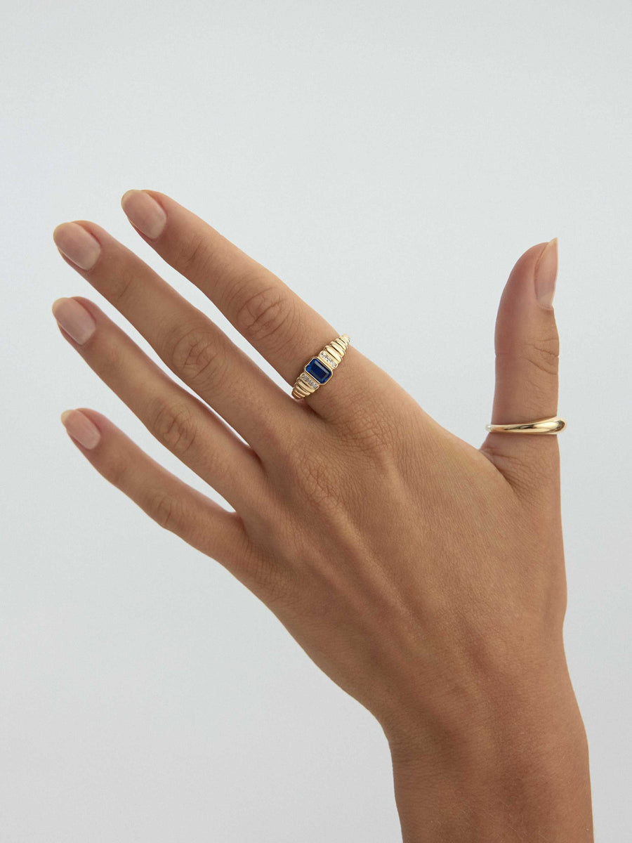 Baget Kesim Lacivert Taşlı Modern 14K Altın Yüzük