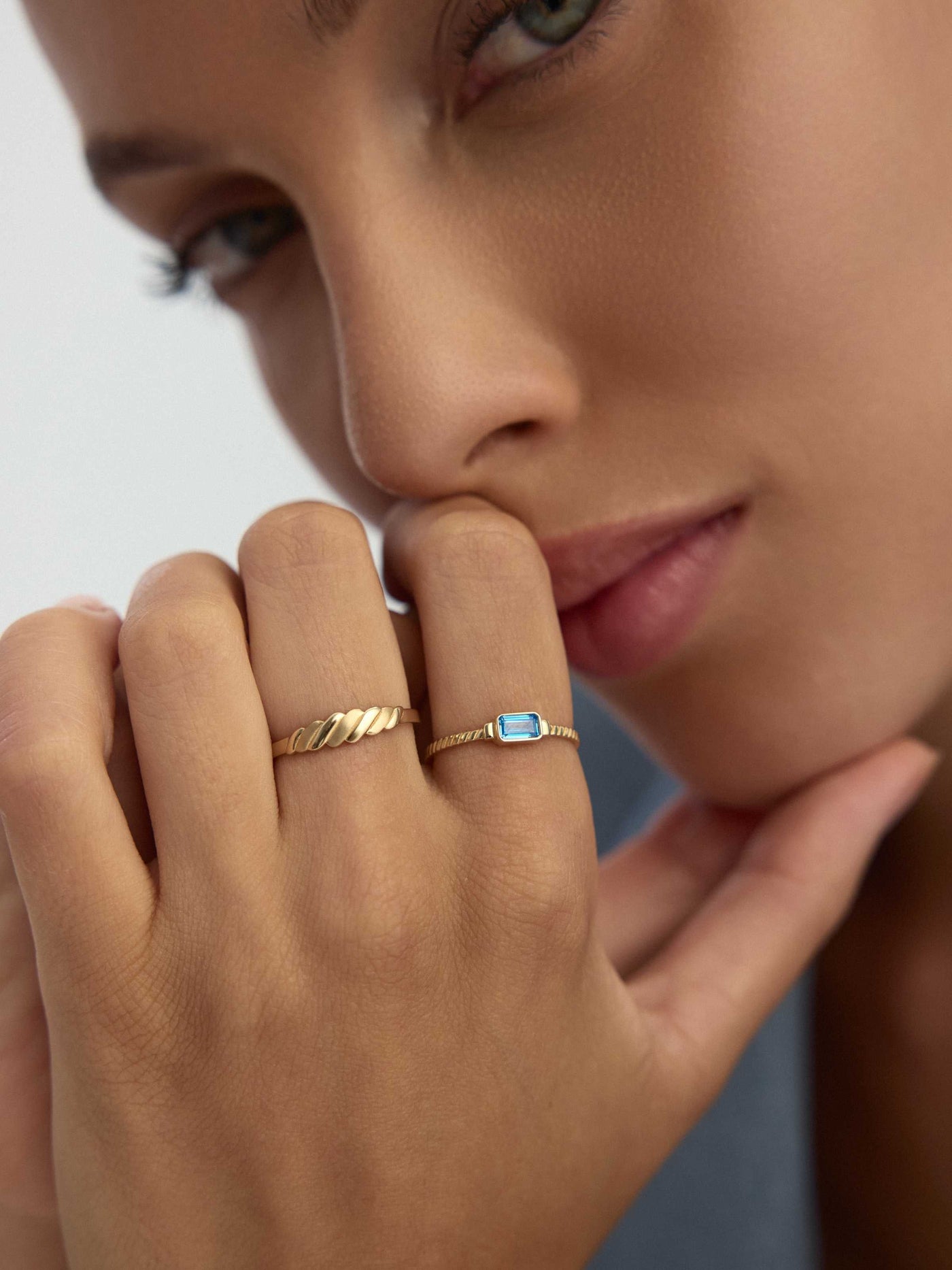 Baget Safir Rengi Taşlı Modern 14K Altın Yüzük - Elef Kuyumculuk