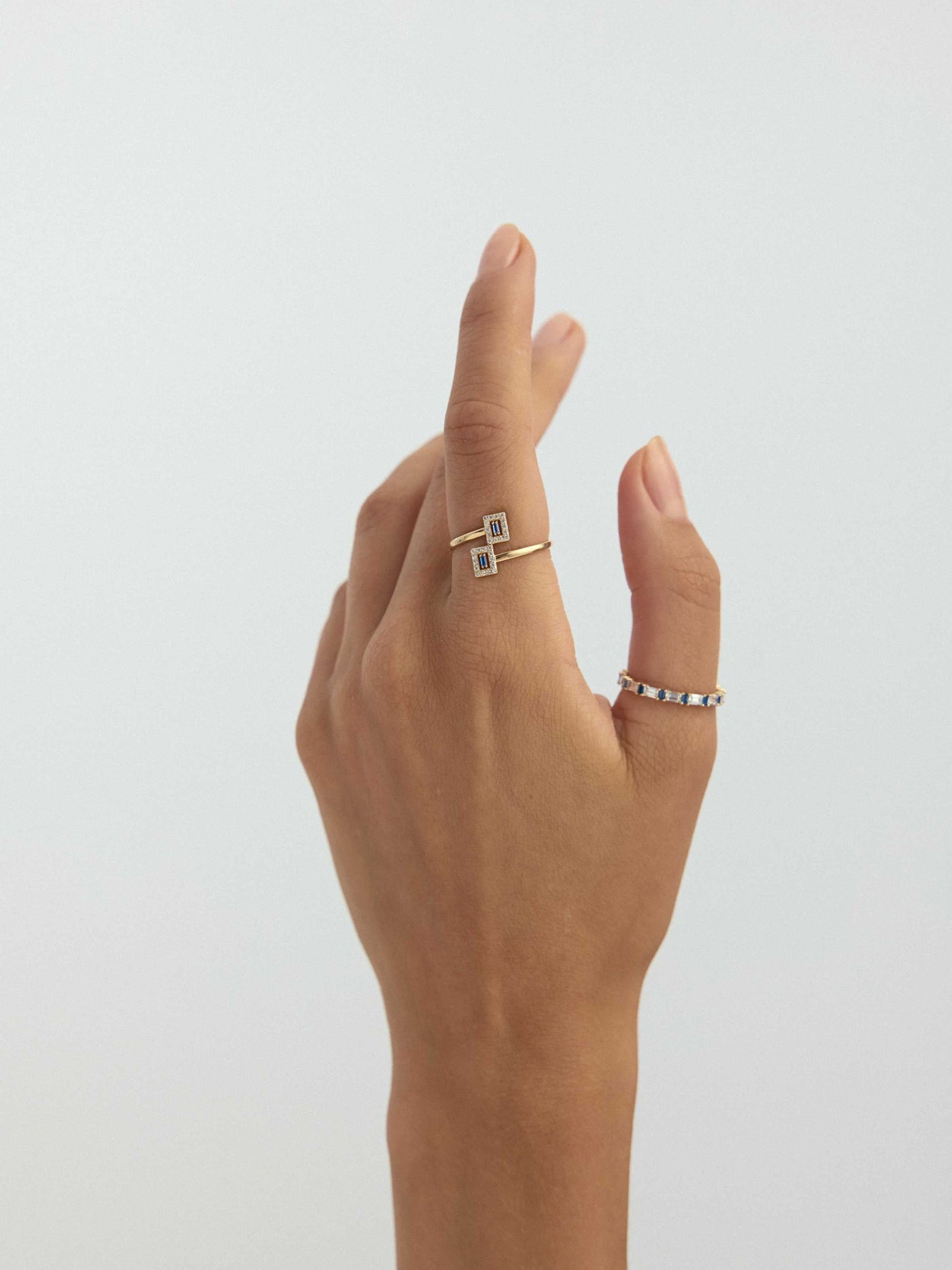 Baget Safir Rengi ve Pırlanta Görünümlü Modern 14K Altın Yüzük - Elef Kuyumculuk