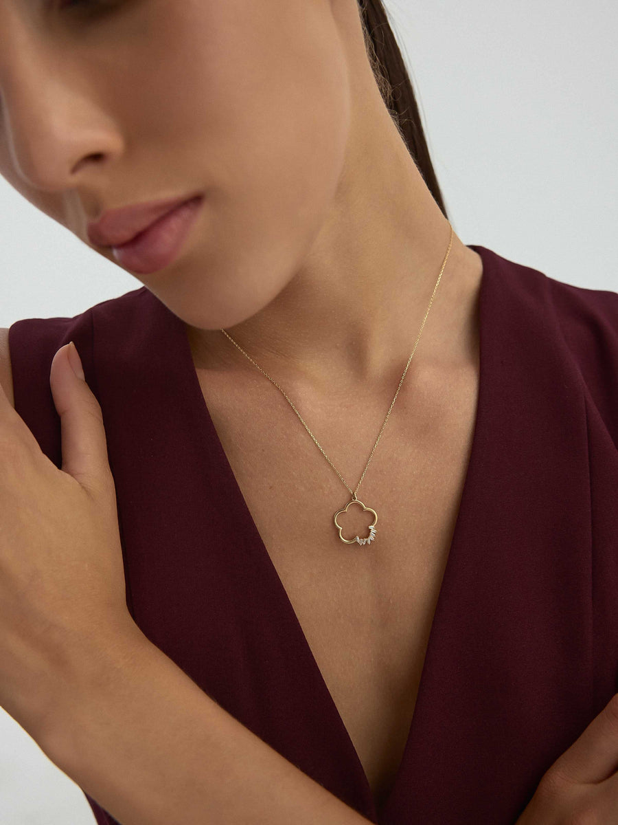 Baget Taşlı Çiçek Formlu 14K Altın Kolye
