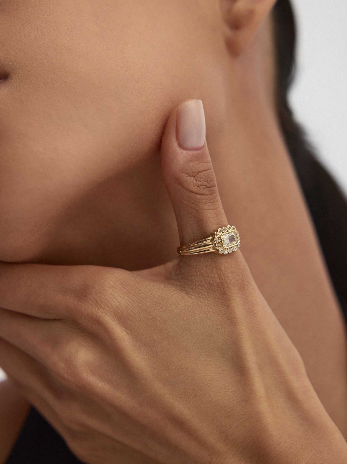 Baget Taşlı Halo Modern 14K Altın Yüzük - Elef Kuyumculuk