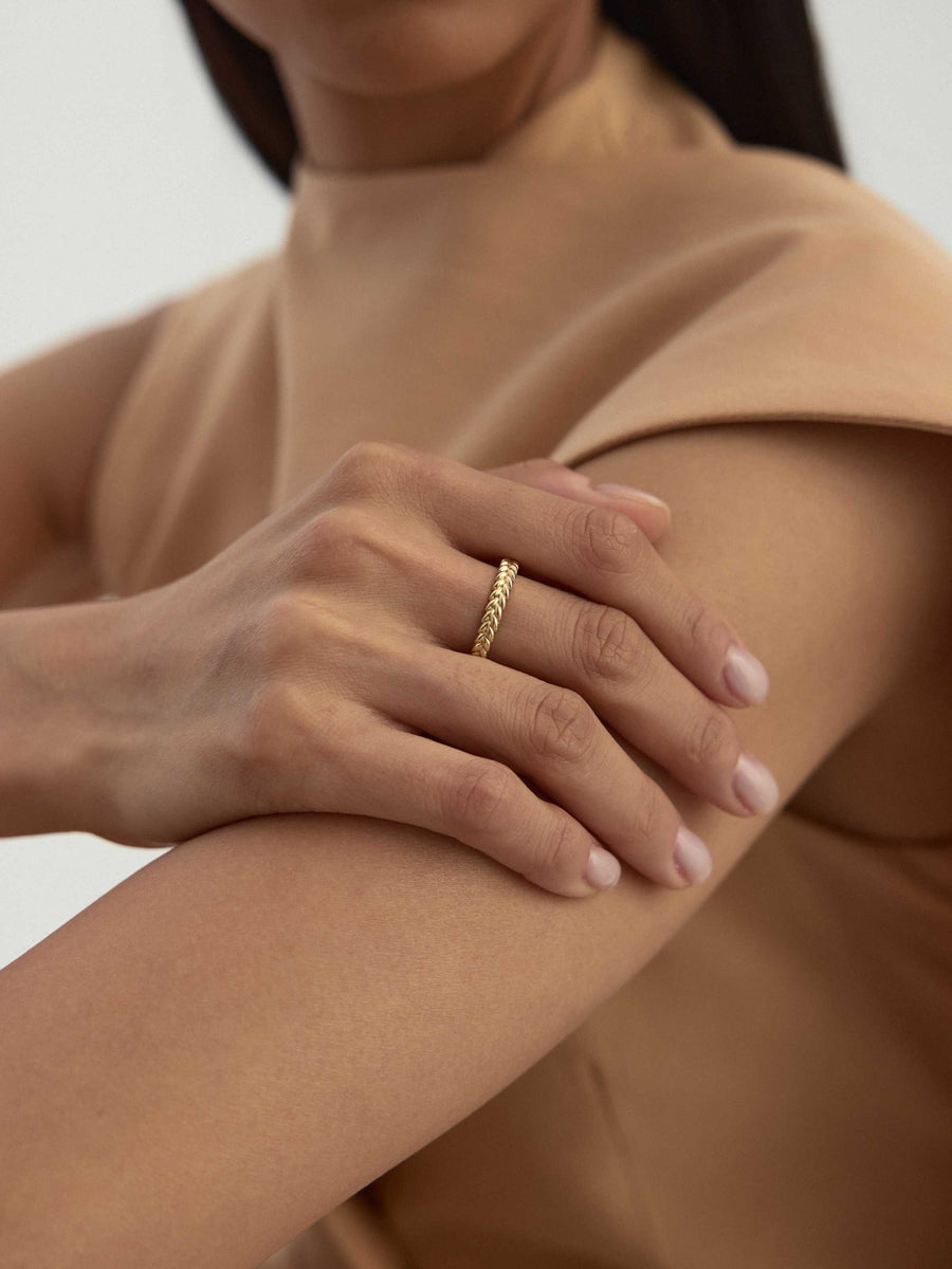 Balıksırtı Motifli Minimal 14K Altın Yüzük