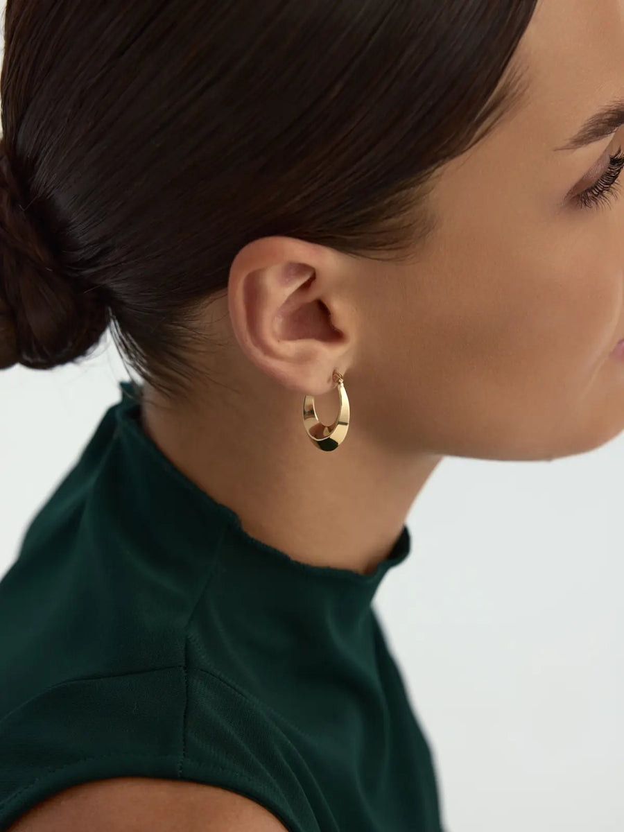 Bombeli Oval Form Halka 14K Altın Küpe