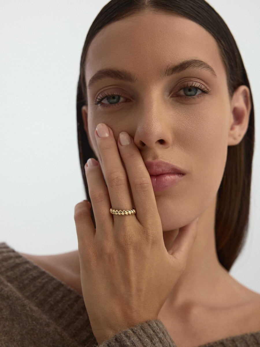 Burgu Dokulu Minimal 14K Altın Yüzük