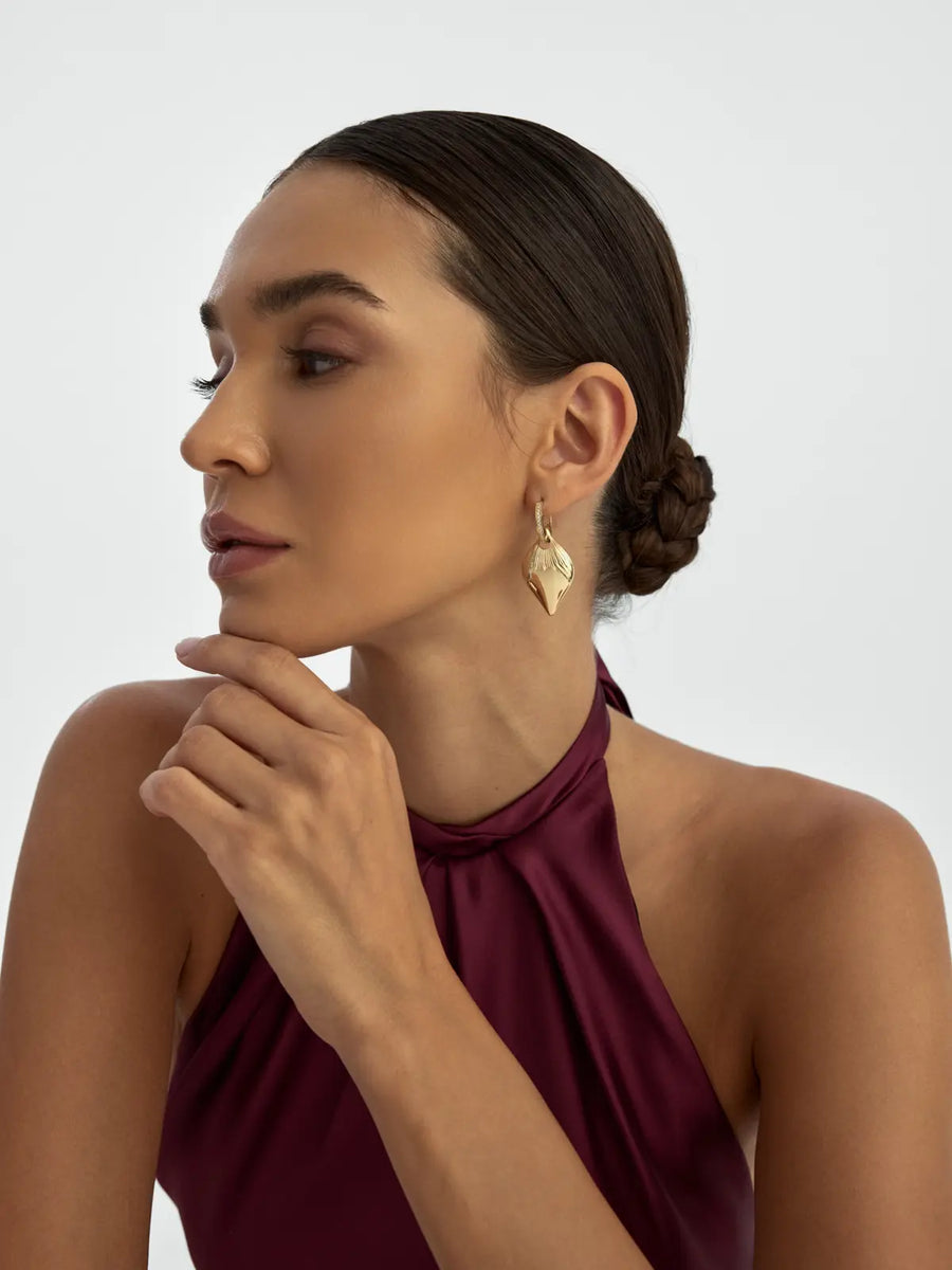 Damla Form Rölyef Dokulu 14K Altın Küpe