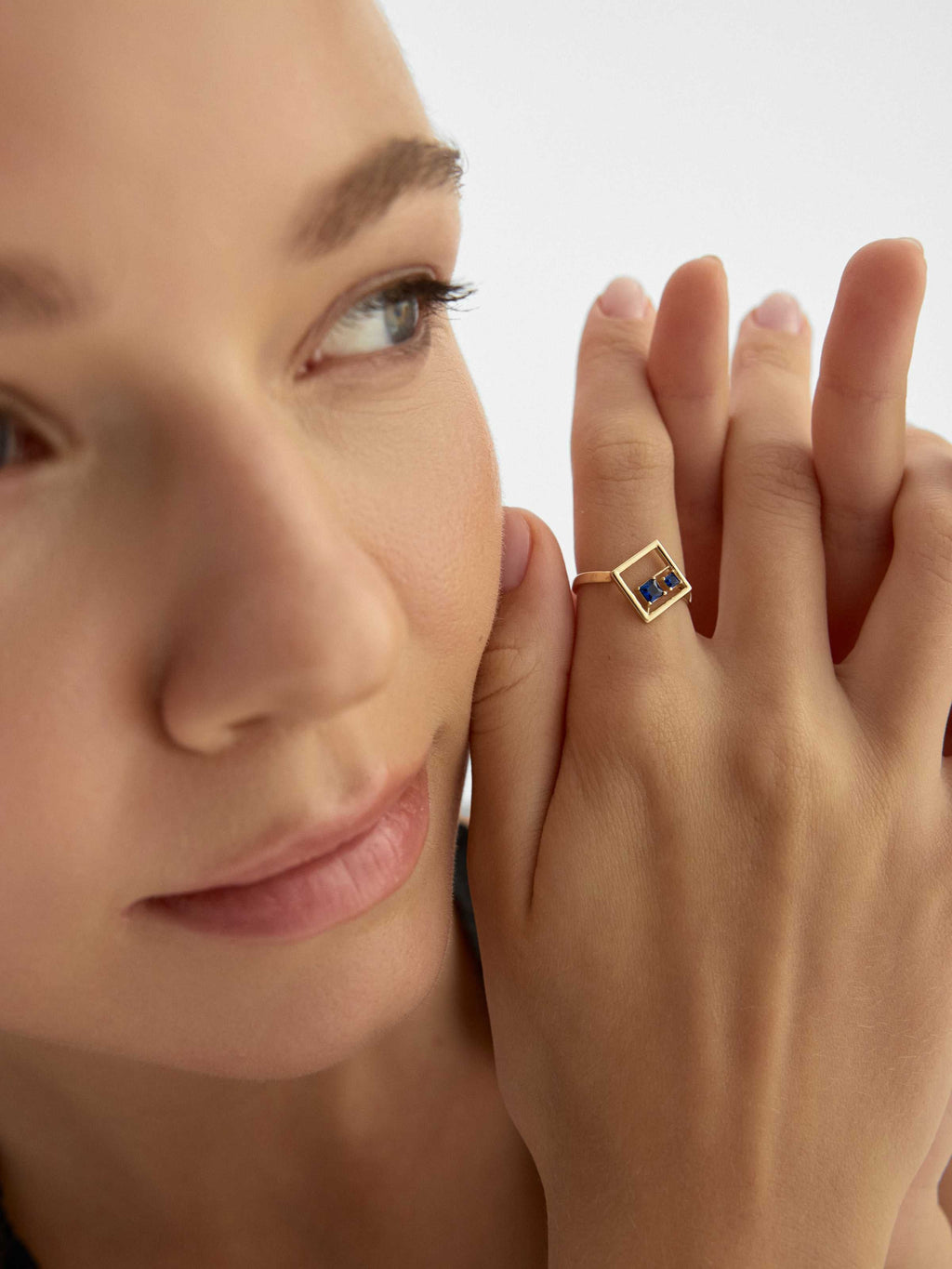 Geometrik Safir Rengi Taşlı Modern 14K Altın Yüzük - Elef Kuyumculuk