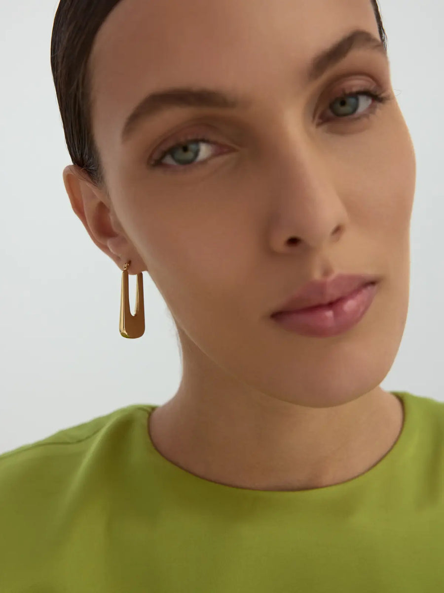 Modern Yarım Oval Form 14K Altın Küpe