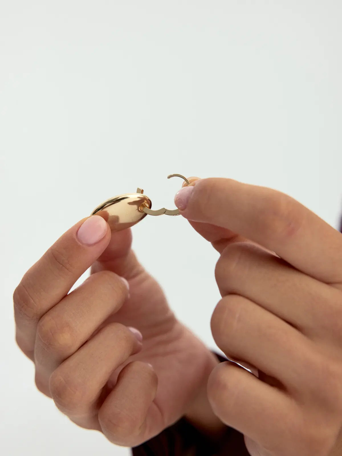 Oval Form Taşlı Sallantılı 14K Altın Küpe - Elef Kuyumculuk