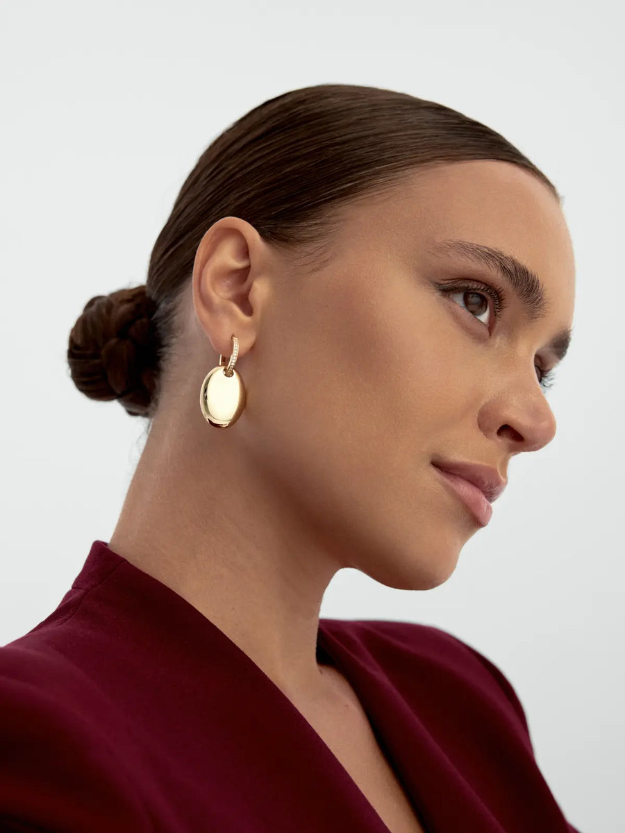 Oval Form Taşlı Sallantılı 14K Altın Küpe