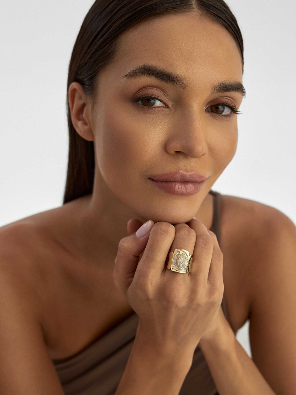 Oval Formlu Baget ve Yuvarlak Taşlı Modern 14K Altın Yüzük - Elef Kuyumculuk