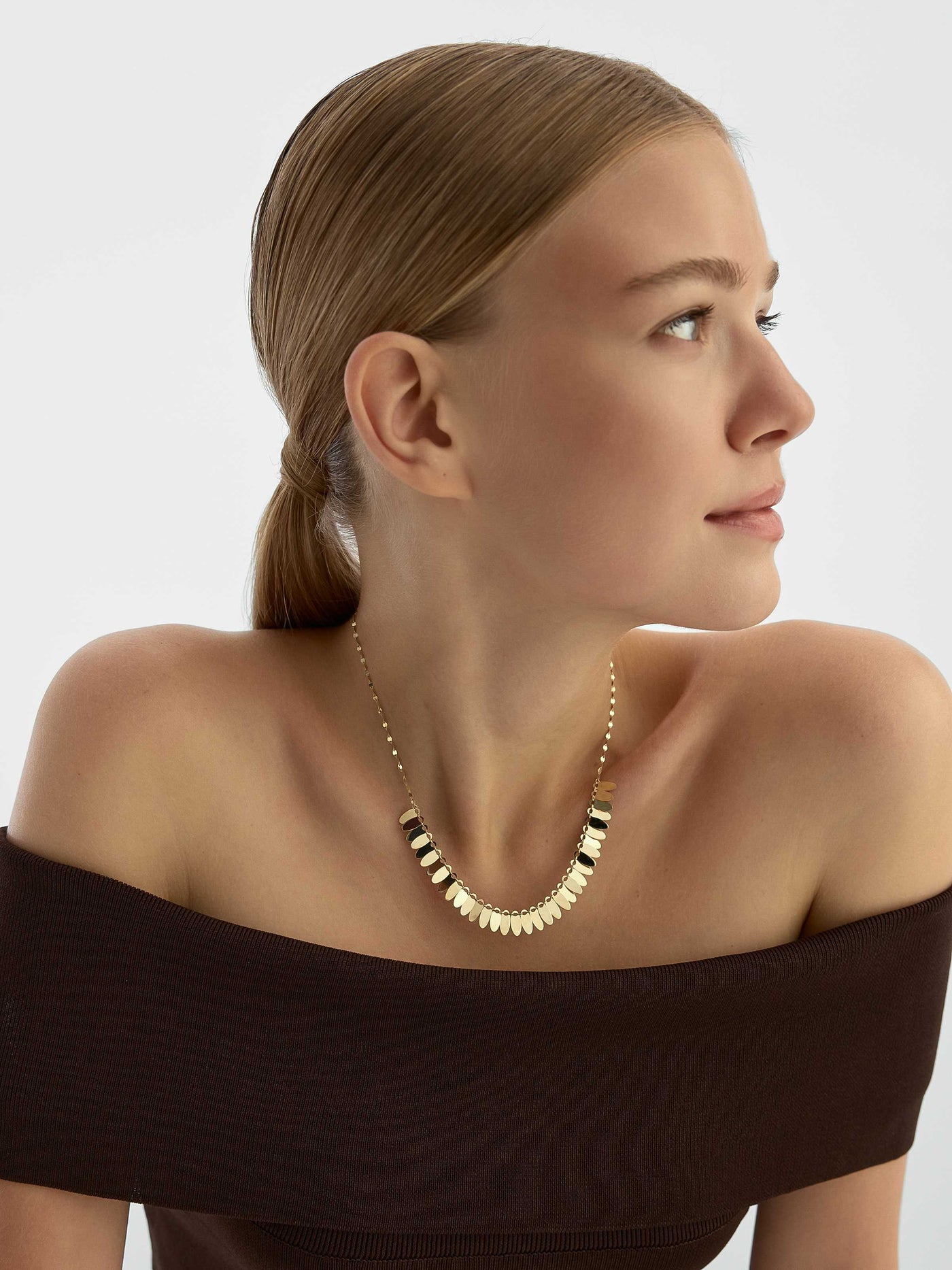 Oval Formlu Sallantılı 14K Altın Kolye - Elef Kuyumculuk