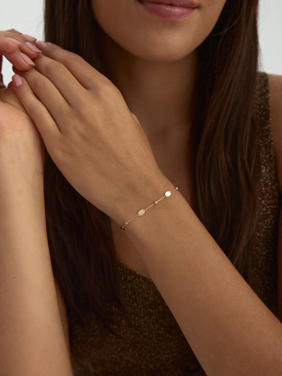 Oval Plaka ve Dorika Detaylı 14K Altın Bileklik