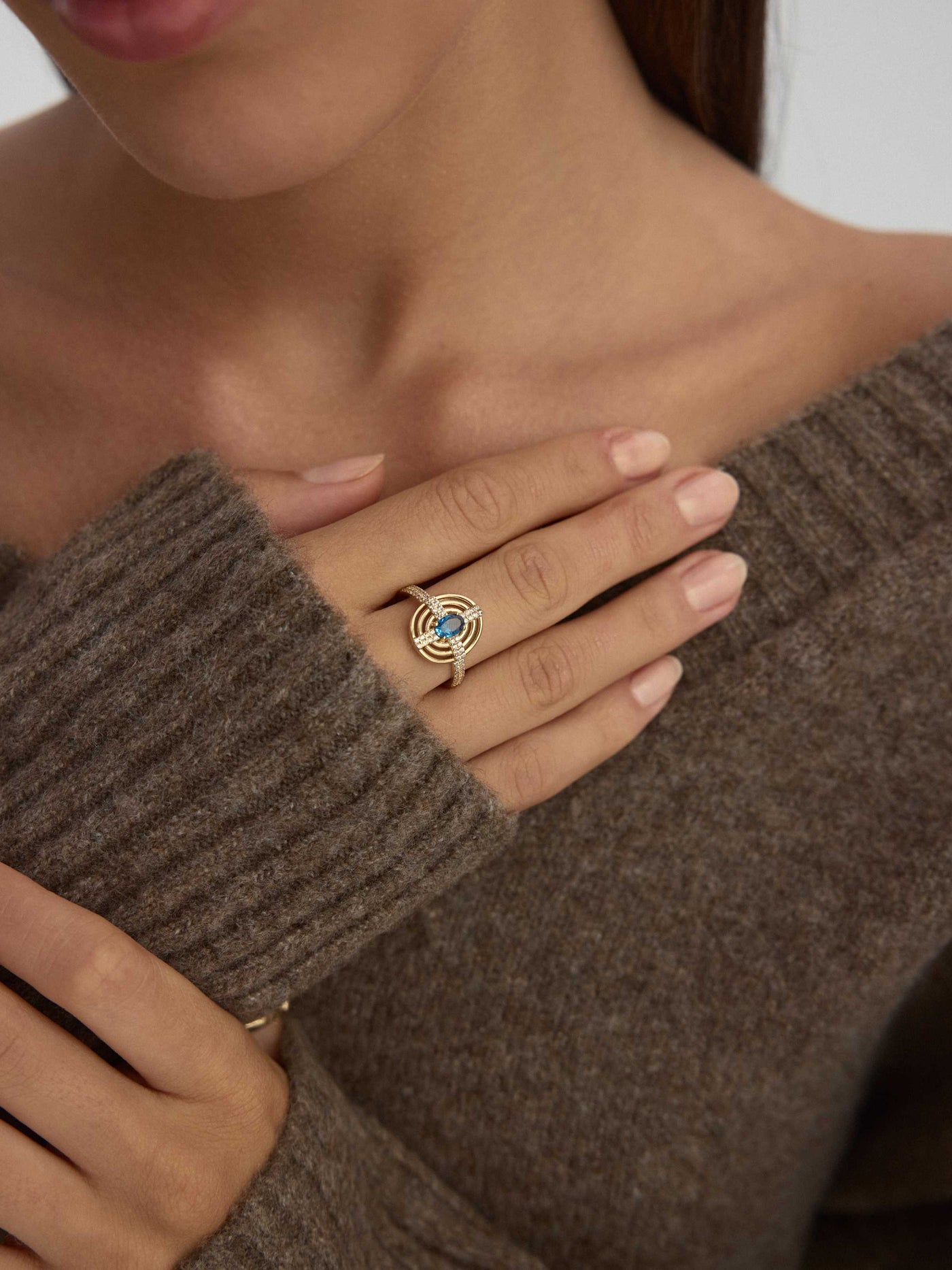 Oval Safir Rengi Taşlı Çizgisel 14K Altın Yüzük - Elef Kuyumculuk