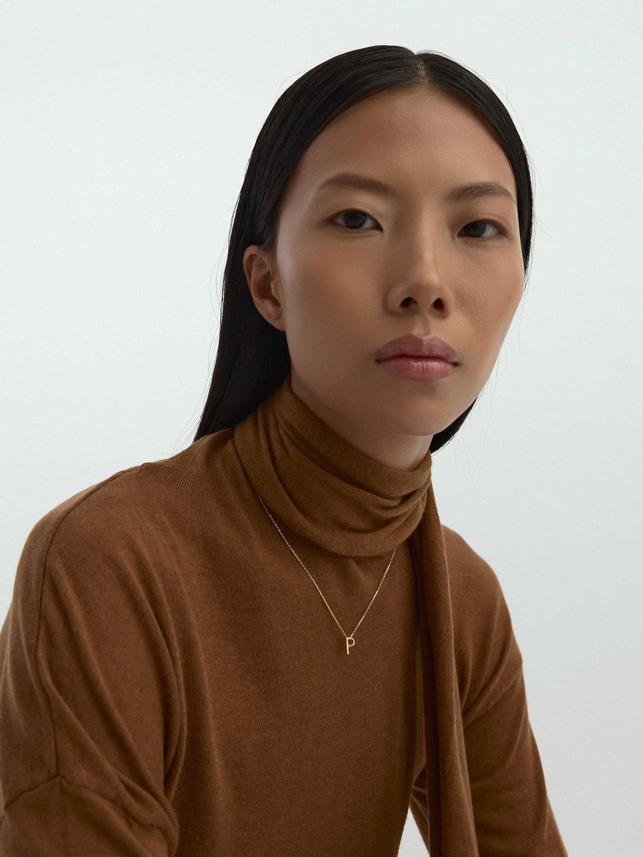 P Harfi Taşlı 14K Altın Harf Kolye