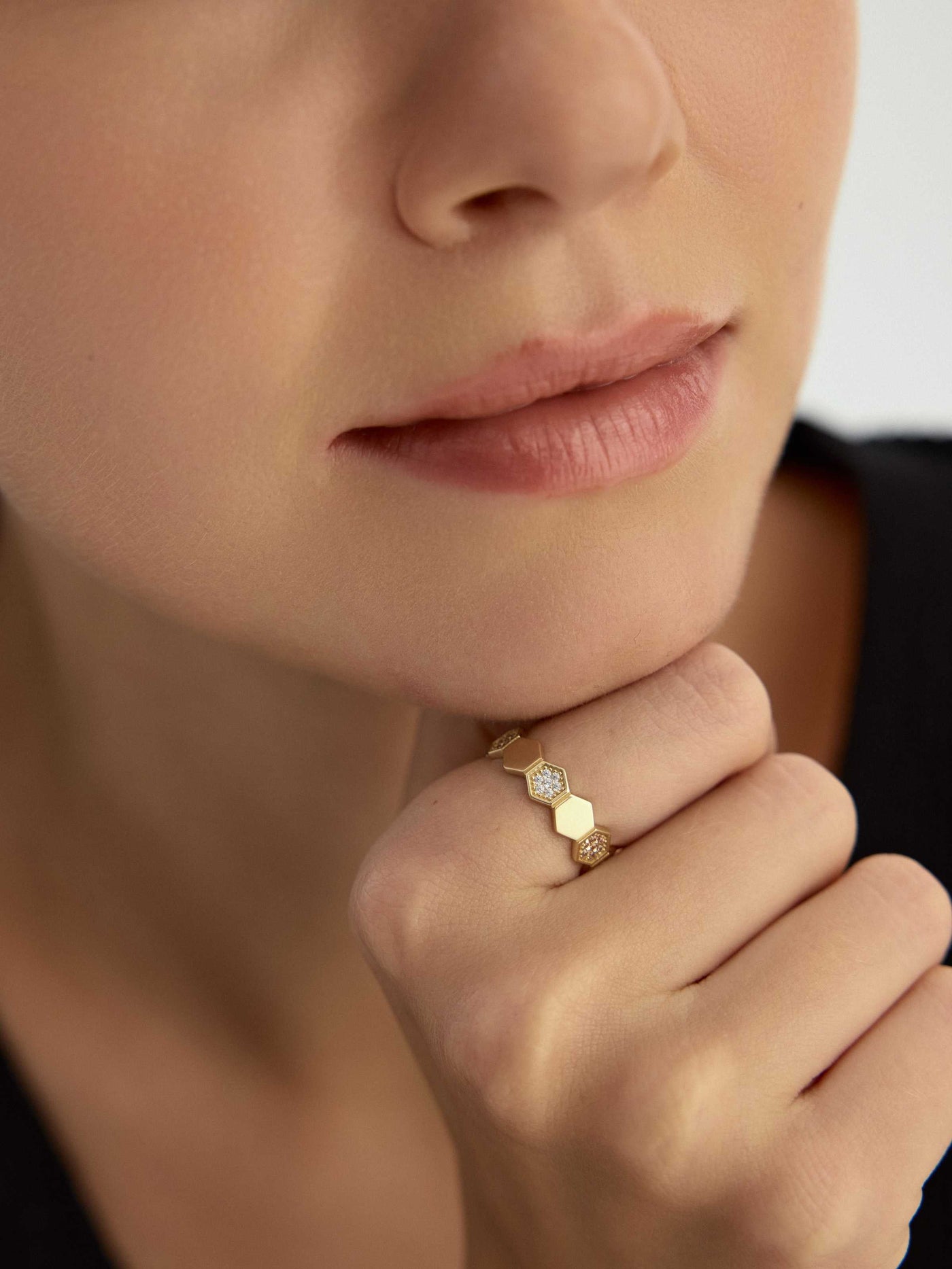 Petek Formlu Taşlı Modern 14K Altın Yüzük - Elef Kuyumculuk