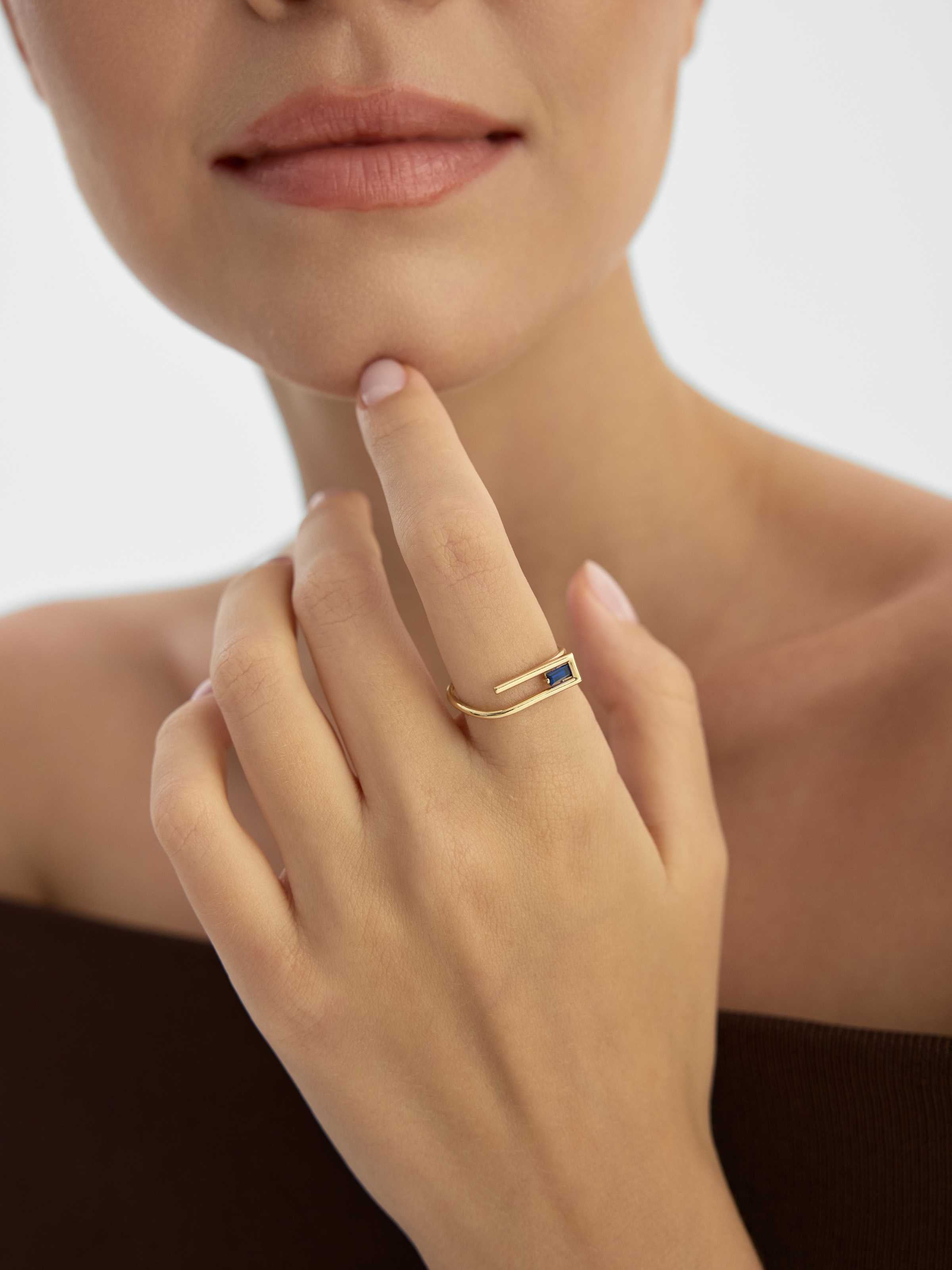 Safir Rengi Baget Taşlı Modern 14K Altın Yüzük - Elef Kuyumculuk