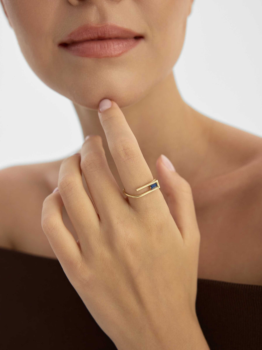 Safir Rengi Baget Taşlı Modern 14K Altın Yüzük