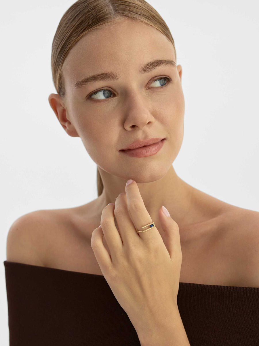Safir Rengi Baget Taşlı Modern 14K Altın Yüzük