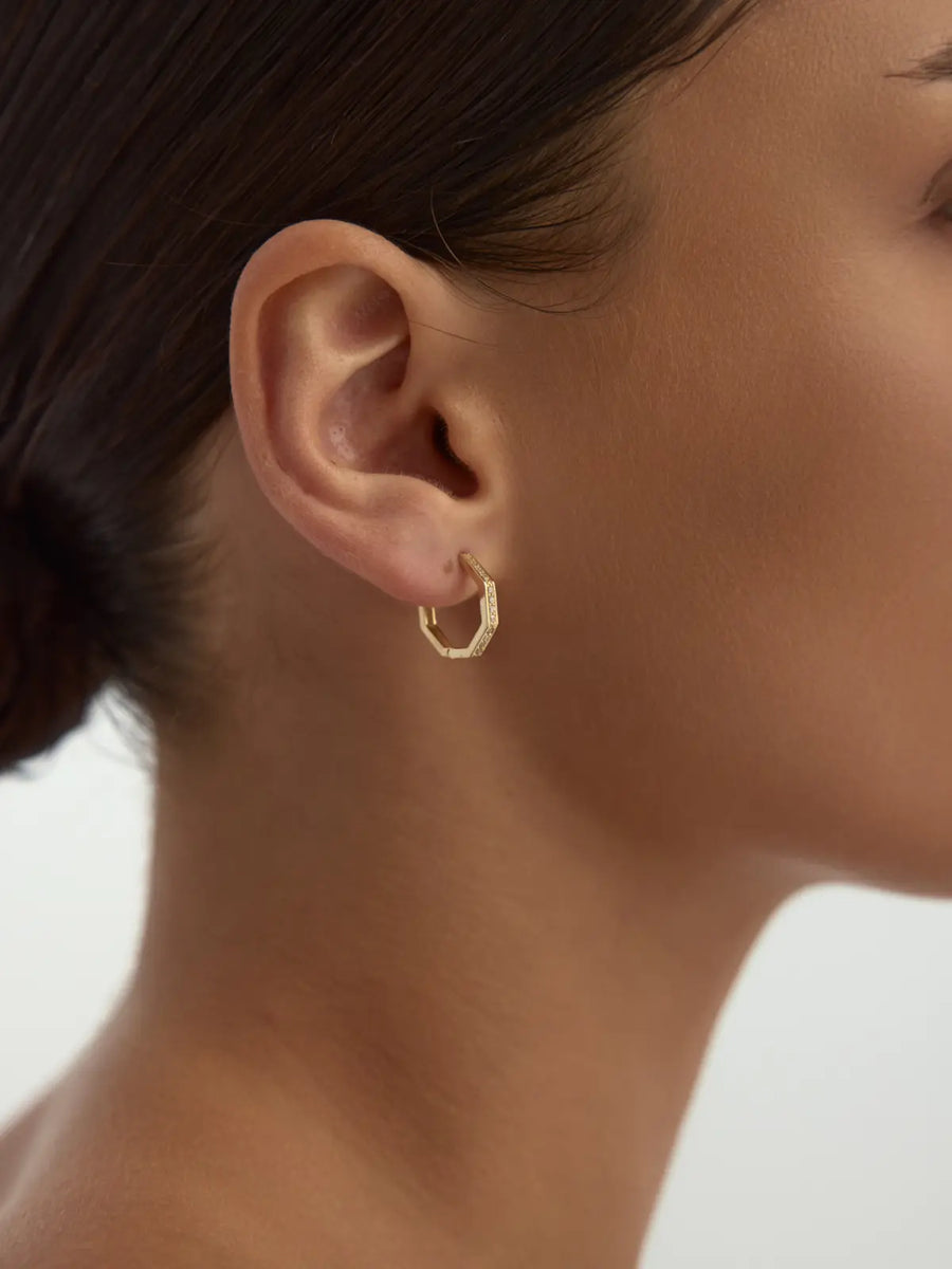 Sıra Taşlı Altıgen Form 14K Altın Küpe