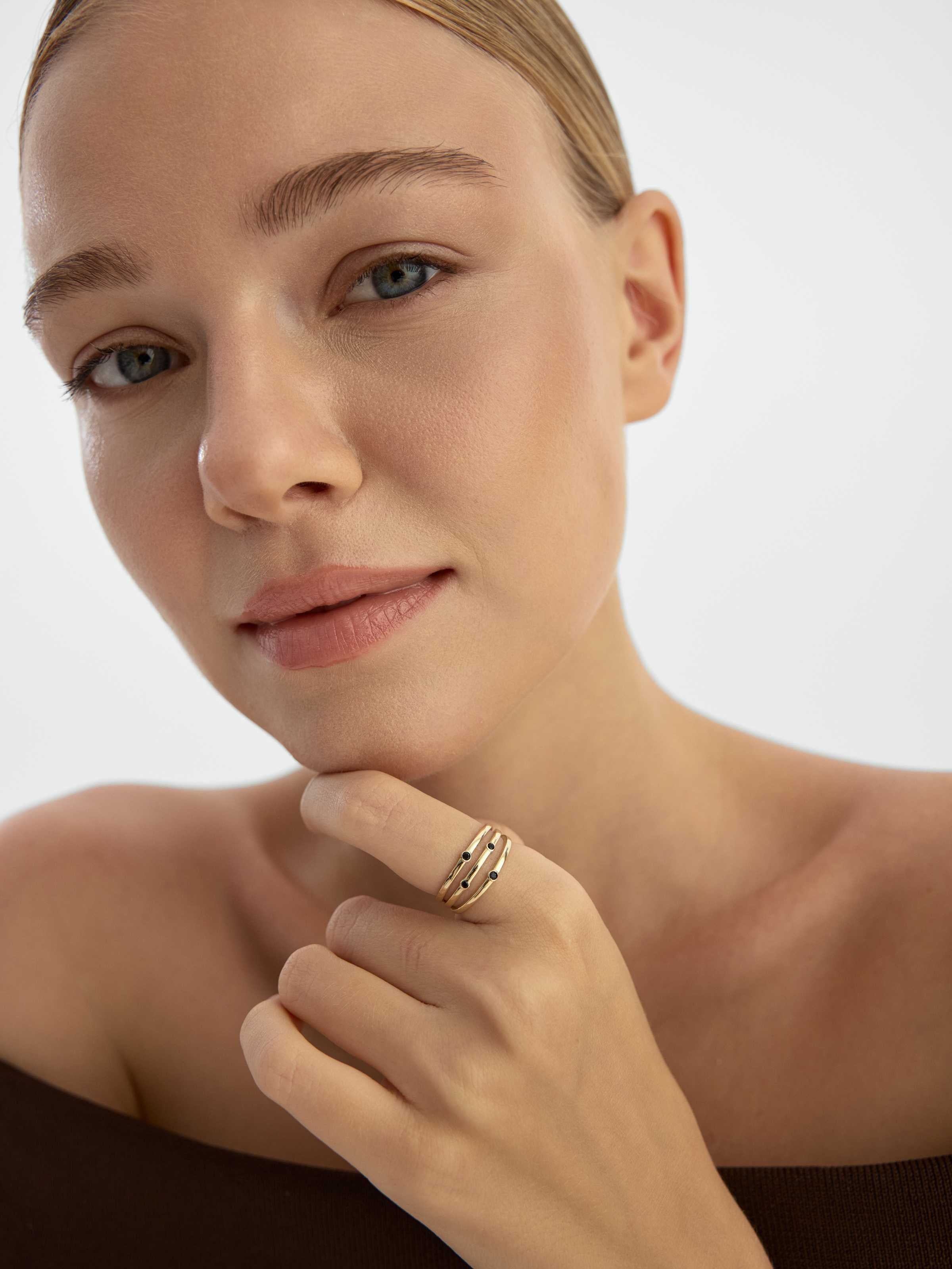 Siyah Taşlı Üç Sıralı Modern 14K Altın Yüzük - Elef Kuyumculuk