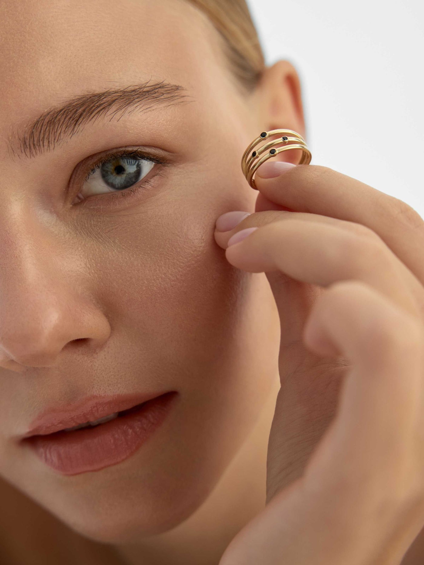 Siyah Taşlı Üç Sıralı Modern 14K Altın Yüzük - Elef Kuyumculuk
