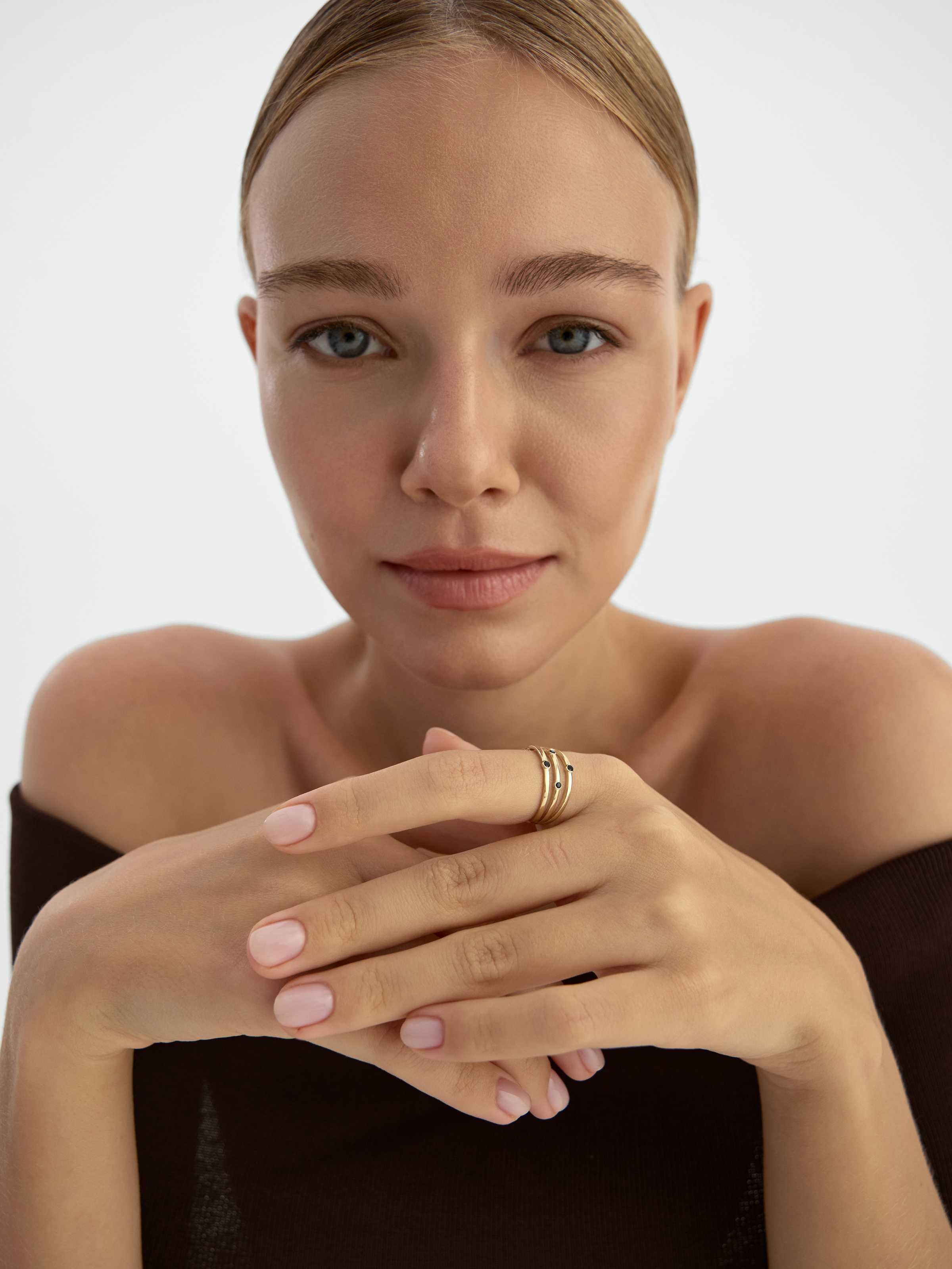 Siyah Taşlı Üç Sıralı Modern 14K Altın Yüzük - Elef Kuyumculuk