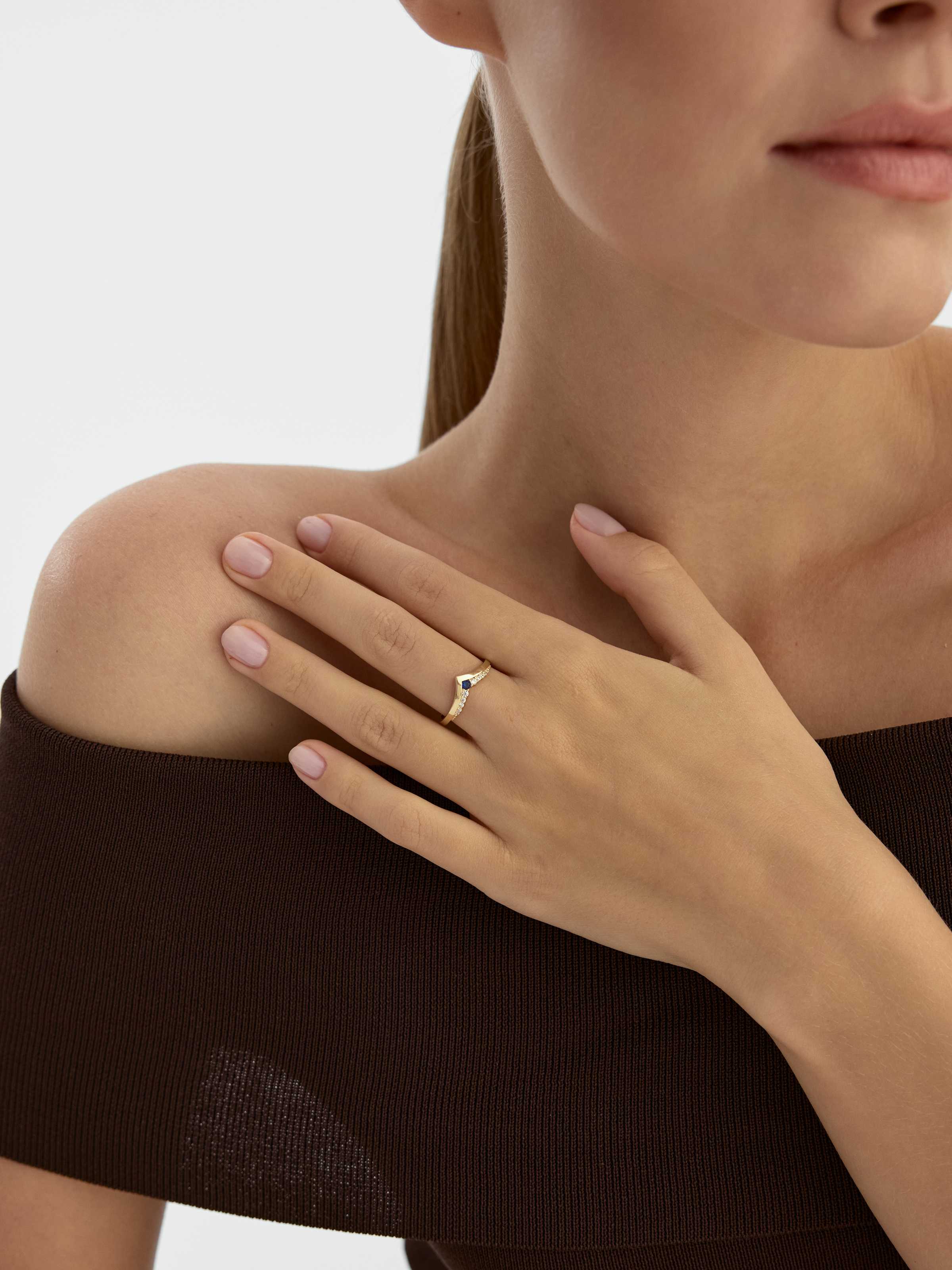V Formlu Safir Rengi ve Pırlanta Görünümlü 14K Altın Yüzük - Elef Kuyumculuk