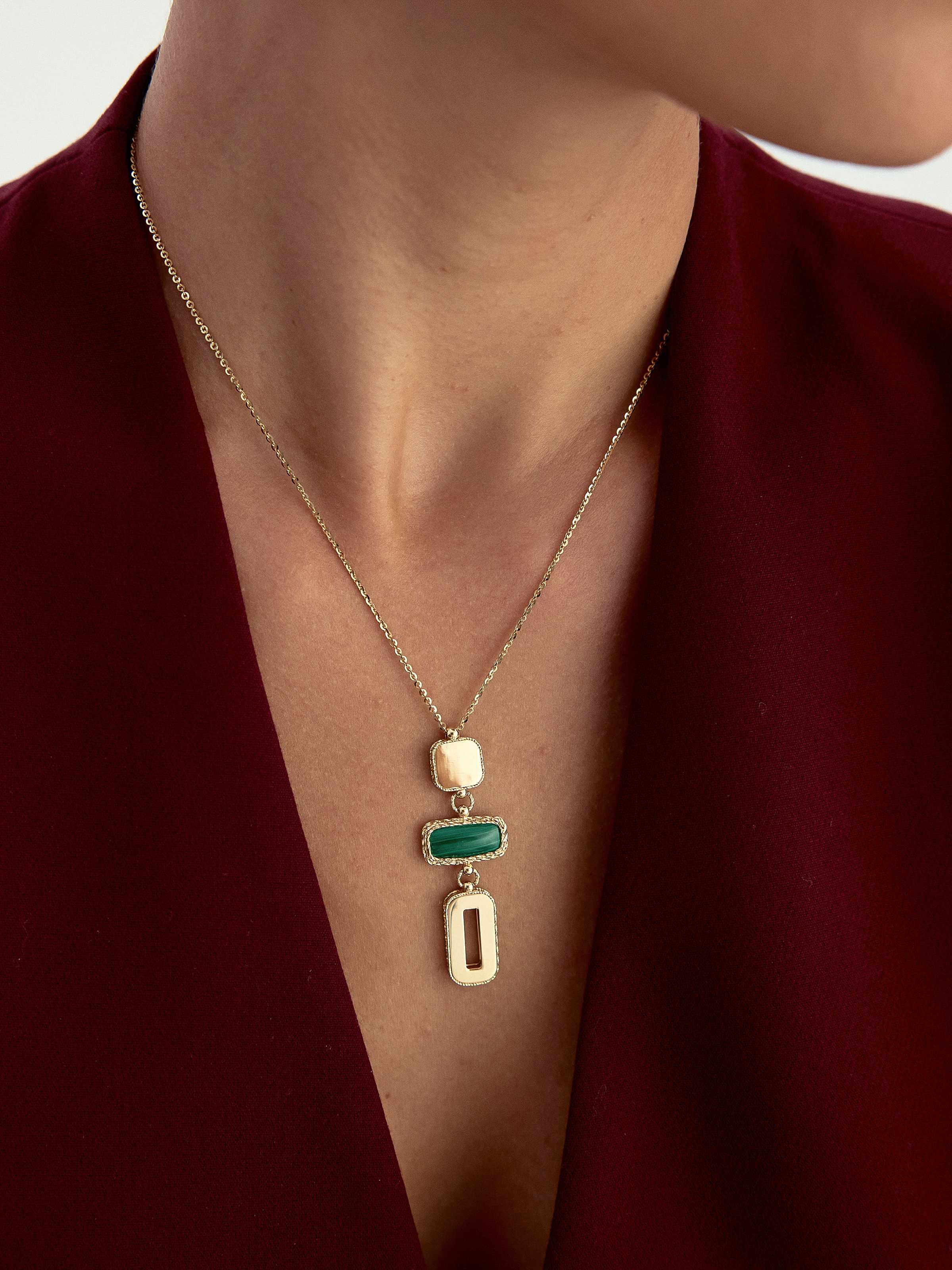 Zümrüt Rengi Taşlı Sıralı Motifli Modern 14K Altın Kolye - Elef Kuyumculuk