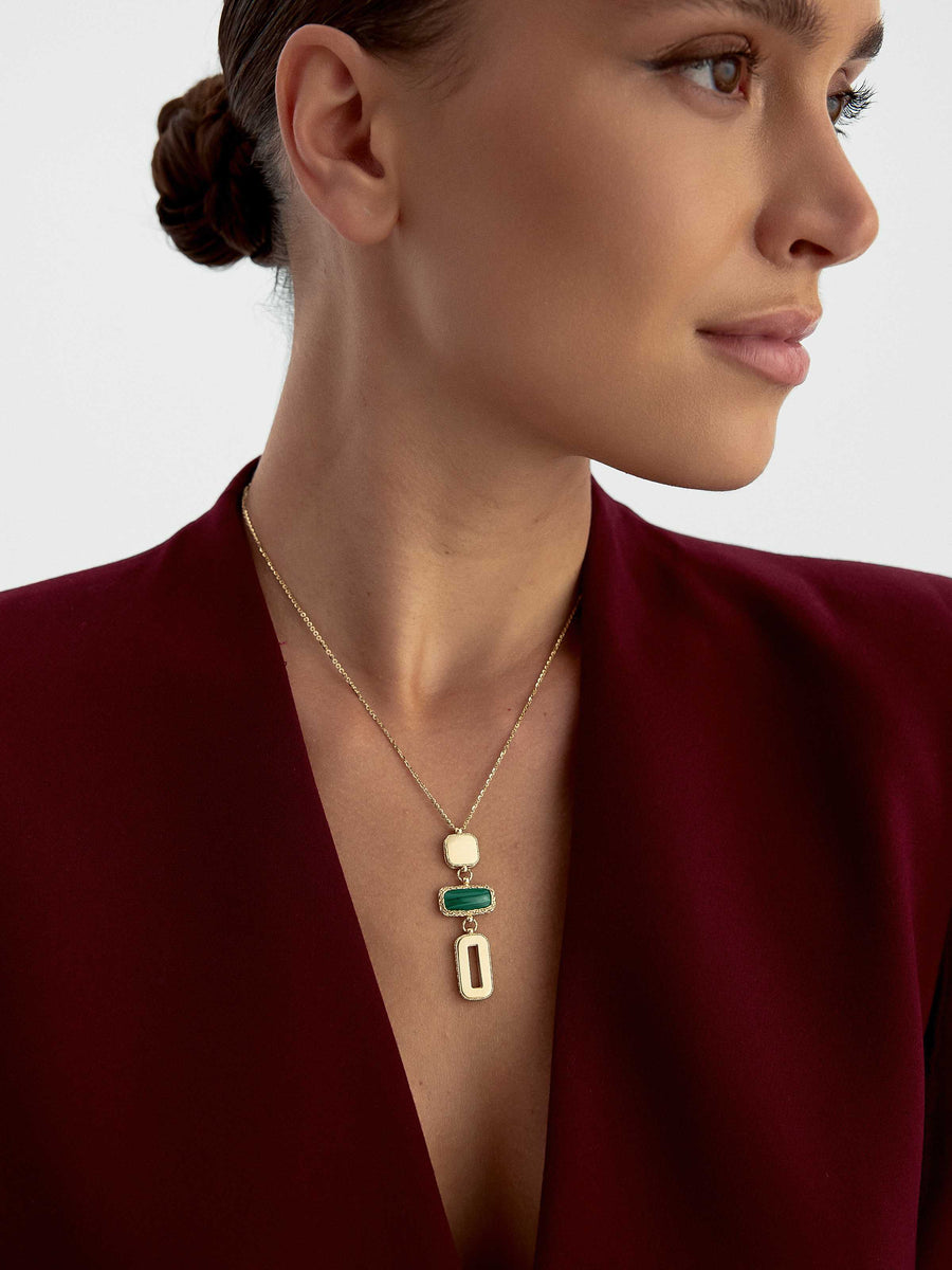 Zümrüt Rengi Taşlı Sıralı Motifli Modern 14K Altın Kolye