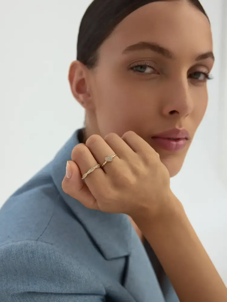 Kalp Motifli Sıralı Taşlı 14K Altın Yüzük - 6