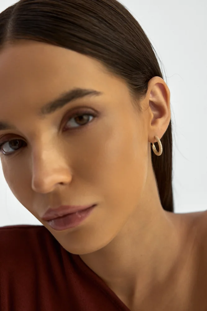 Sıralı Taşlı Bombeli Yarım Halka 14K Altın Küpe - 3