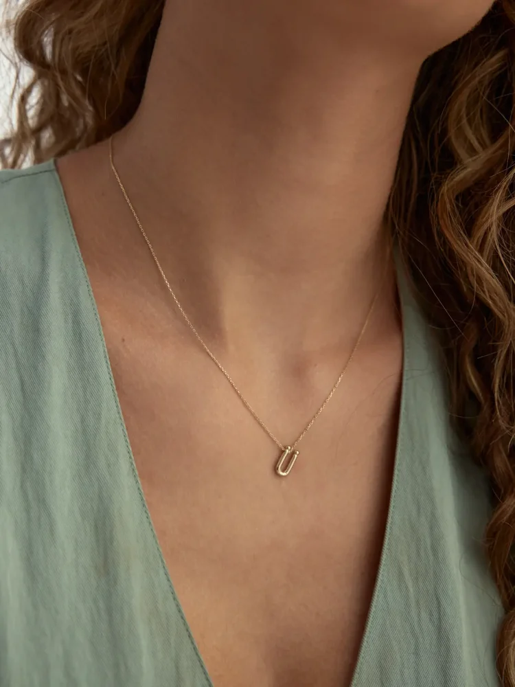 Ü Harfi Sade 14K Altın Harf Kolye - 3